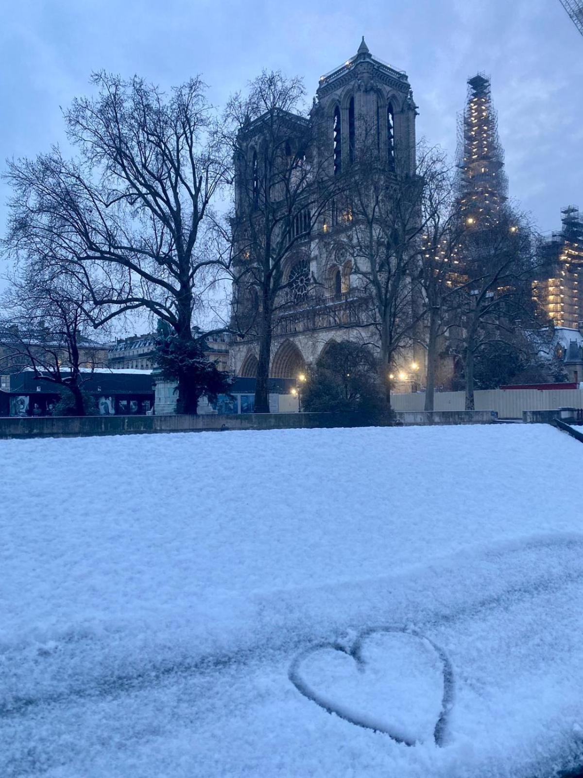 Hotel Les Degres De Notre Dame Paris Exterior foto