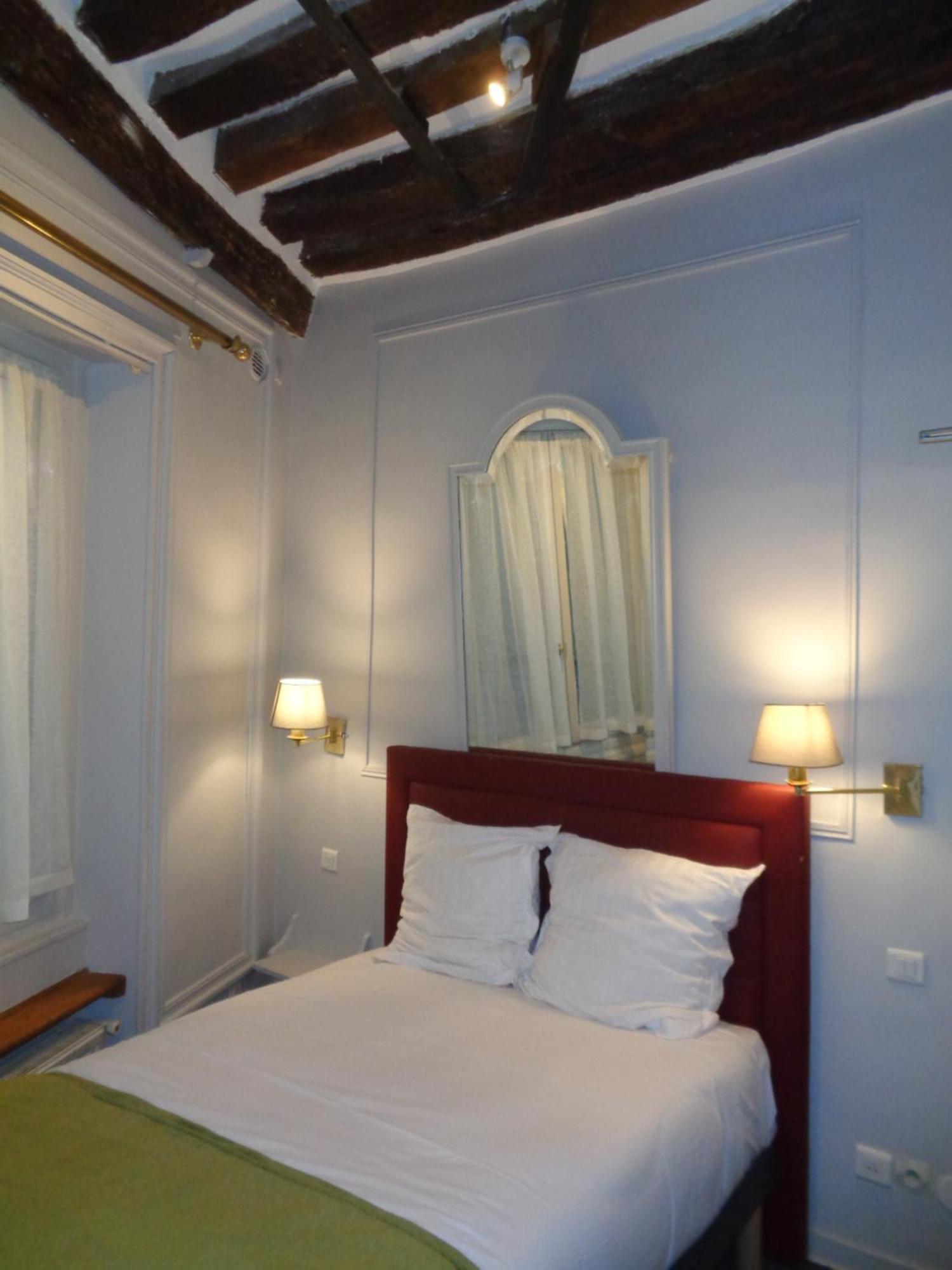 Hotel Les Degres De Notre Dame Paris Exterior foto